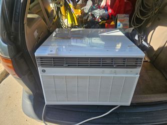 GE air conditioner good condition 220 vlt 12 btu
