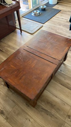 Coffee table/storage