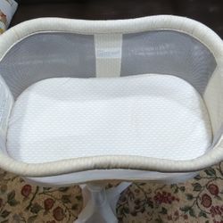 Halo Bassinest Swivel Sleeper Bassinet