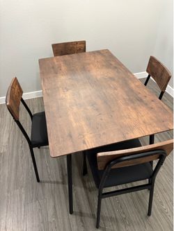 $100 Brand new dining table with 4 chairs  just assembled