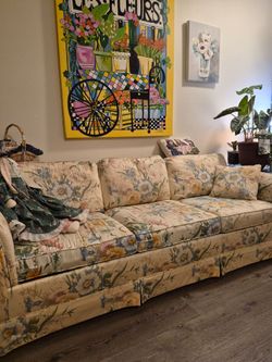 Full size couch hie a bed
