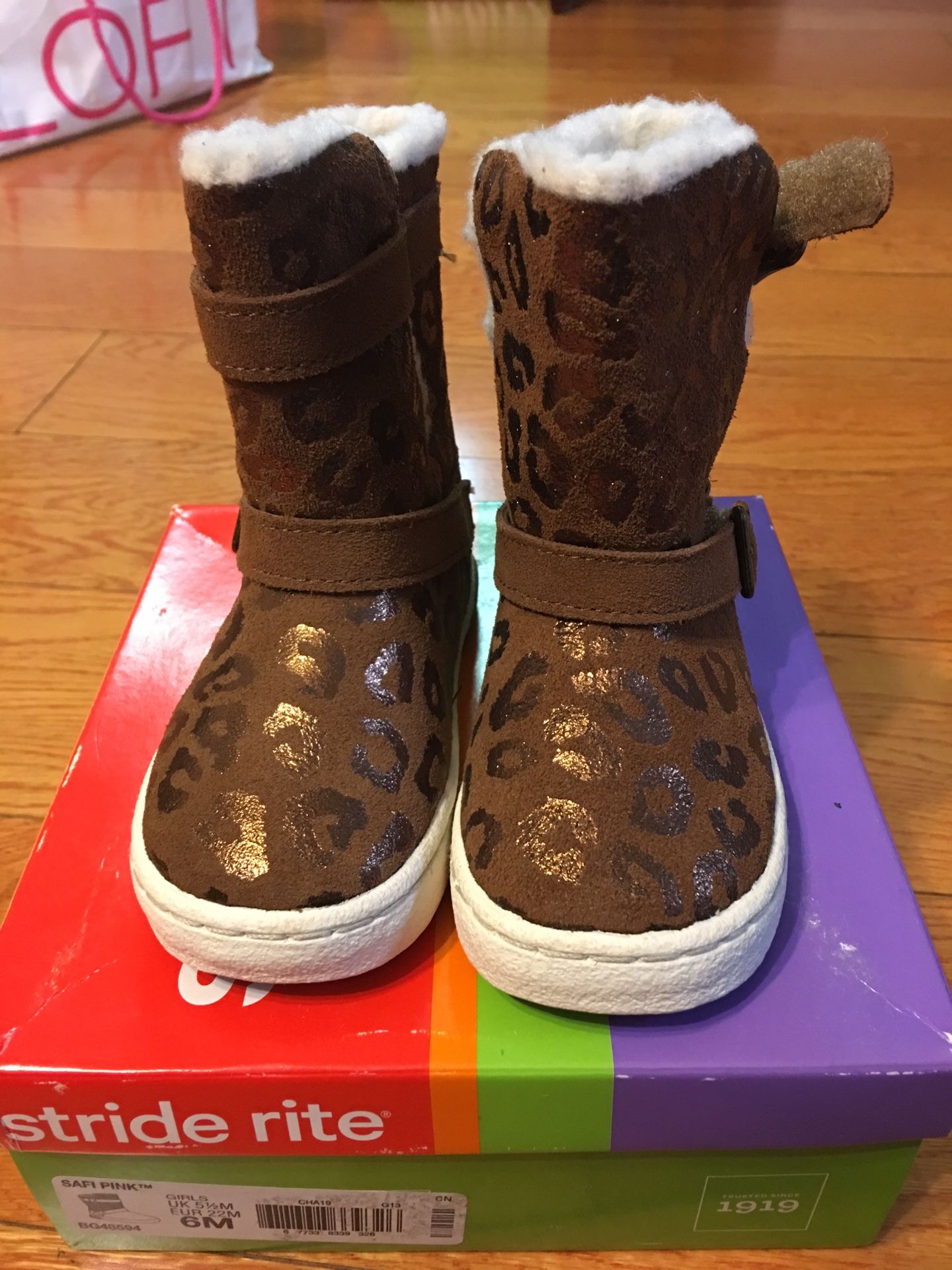Stride Rite 6M girl’s leopard pattern boots new