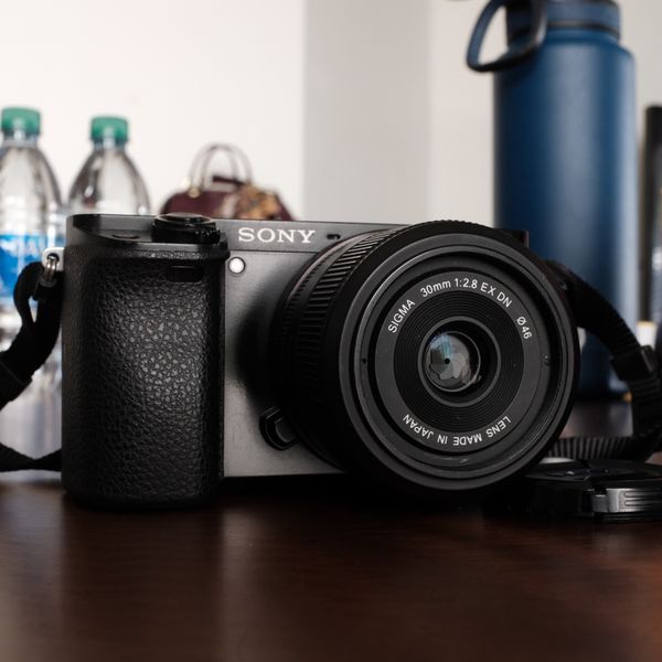 Sony A6000 with Sigma 30mm 2.8 prime lens for Sale in Gilbert, AZ OfferUp