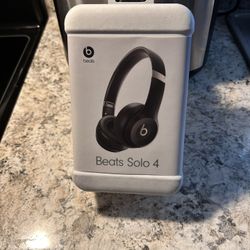 Beats Solo 4 Brand New 