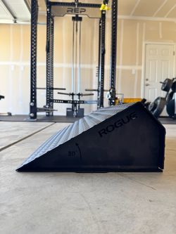 Rogue Squat Wedge 30 Degree Angle