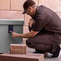 Clevermade lockable parcel box