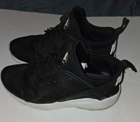 Womans nikes,blk size 8,white size 9.5,$35 each
