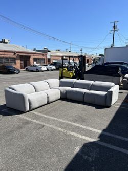 Finson 5-piece Power Reclining Fabric Sectional with 3 Power Headrests 