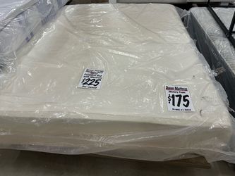 QUEEN WOOD Storage Platform Bed with Memory Foam Mattress