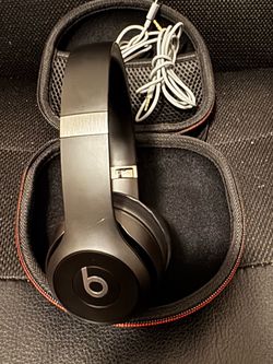 Beats Solo 4 Headphonesj