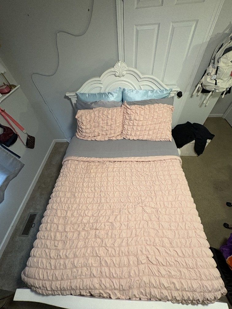 Full Size Bedroom Suit
