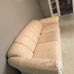 Lovseat , Couch . Sofa 