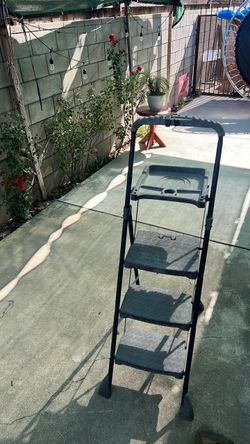 3-Step Folding Step Ladder with Top Tray