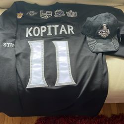 This is the back of the jersey of the Kings jersey and cap new