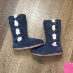 Lightly Worn Ugg boots In Good Condition Size 2