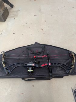 PSE Bow Madness 70# Compound Bow with case and extras