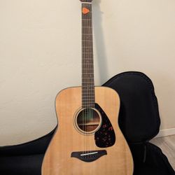 Yamaha FG800 Acoustic Guitar (with extras)