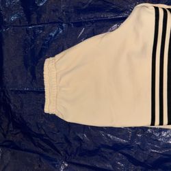 Adidas Short Size L