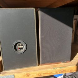 2 Polk Audio speakers - Perfect Condition