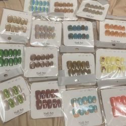Set Of 15 Handmade Nails With 15 Kits To Wear Them