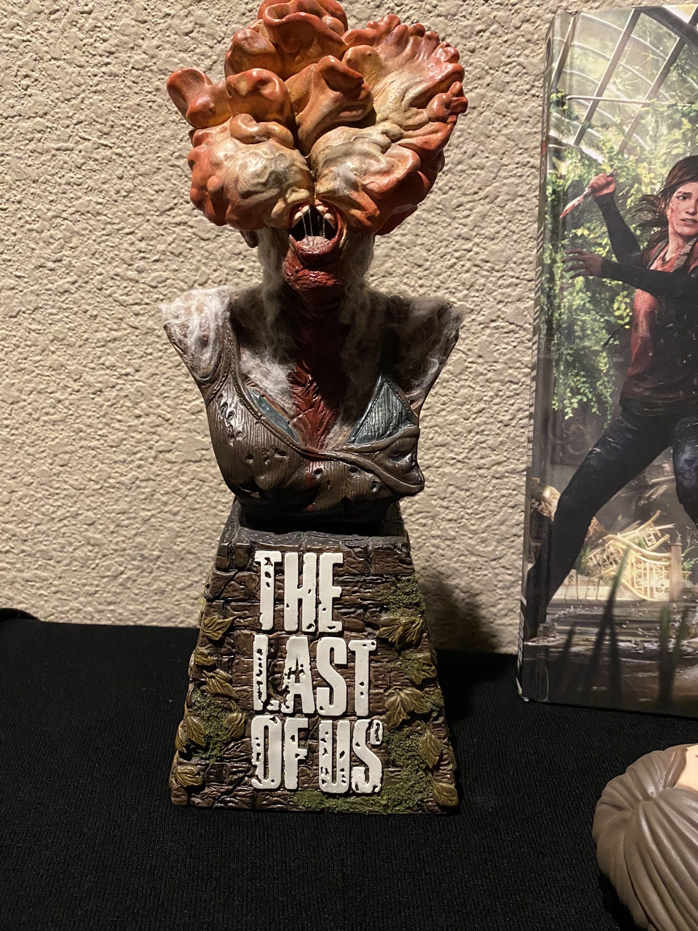 The Last Of Us Clicker Bust Statue 