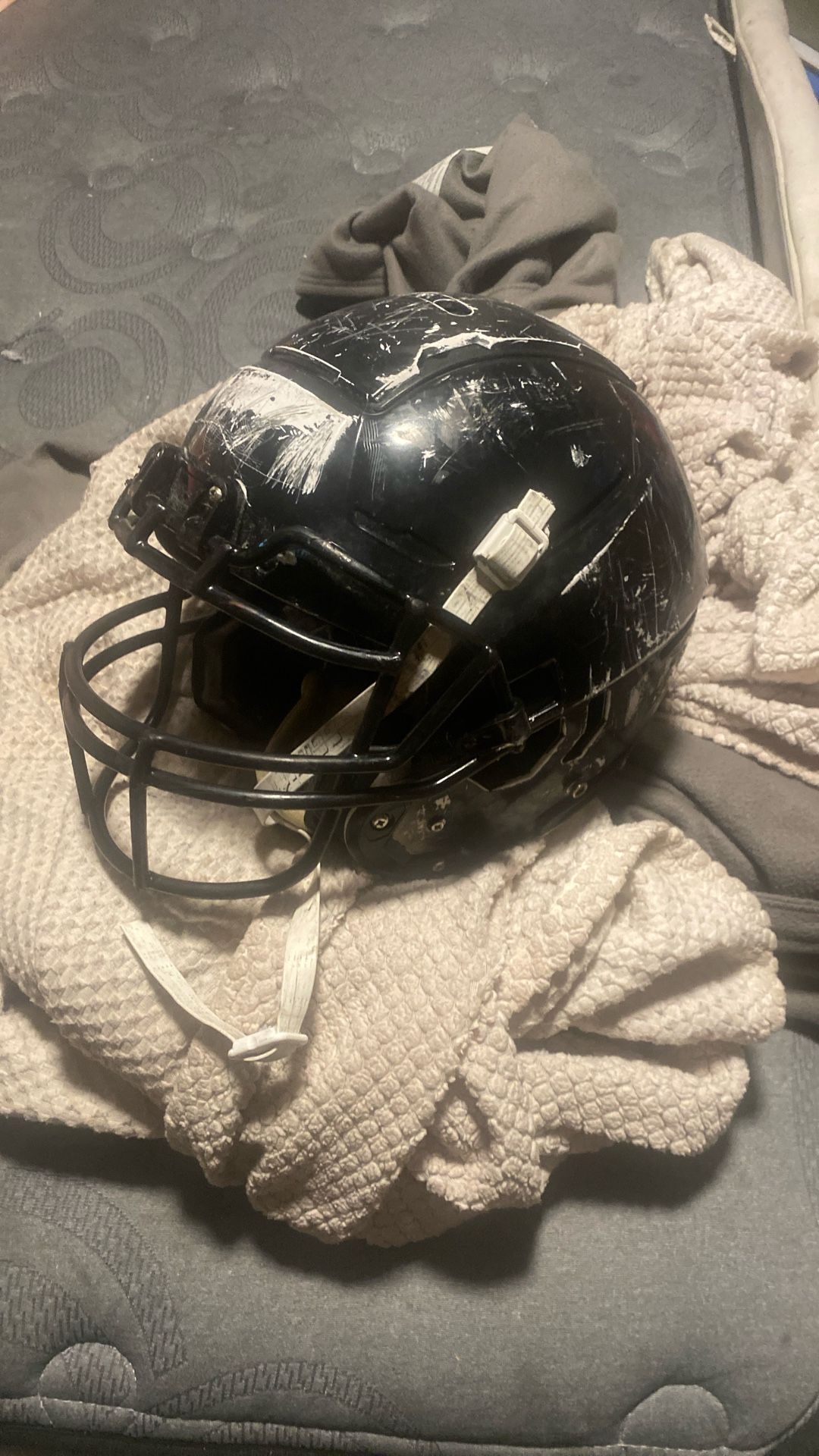 Schutt F7 Helmet In A Youth Medium White But Spray Painted White