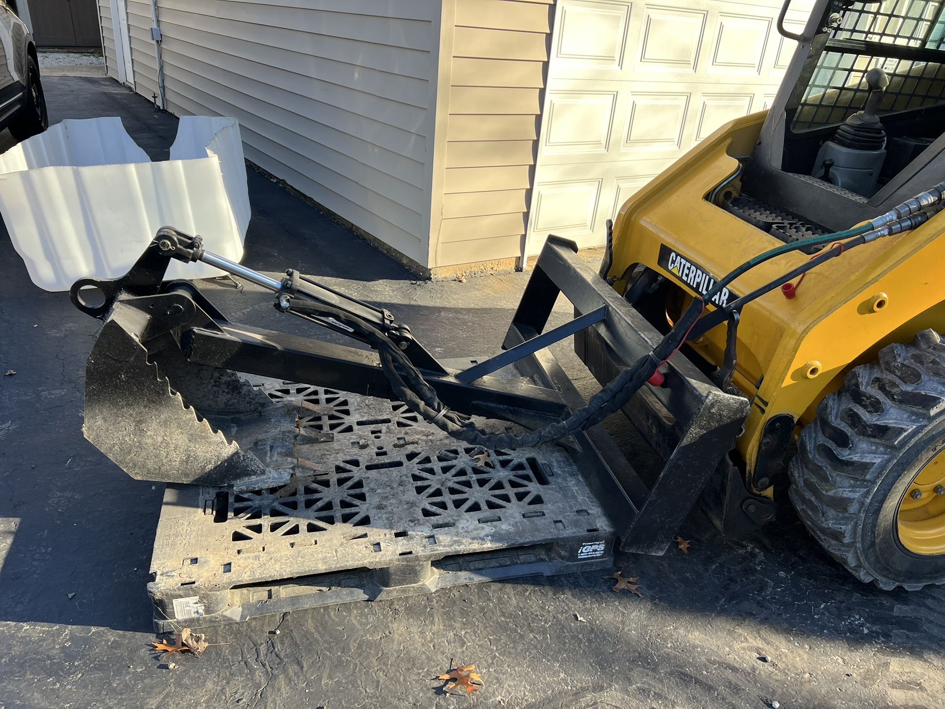 Bobcat Universal Hook Up Back Hoe With Standard Hydraulic Connections