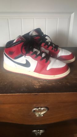 Air Jordan 1 Mid Chicago Sneakers size 7