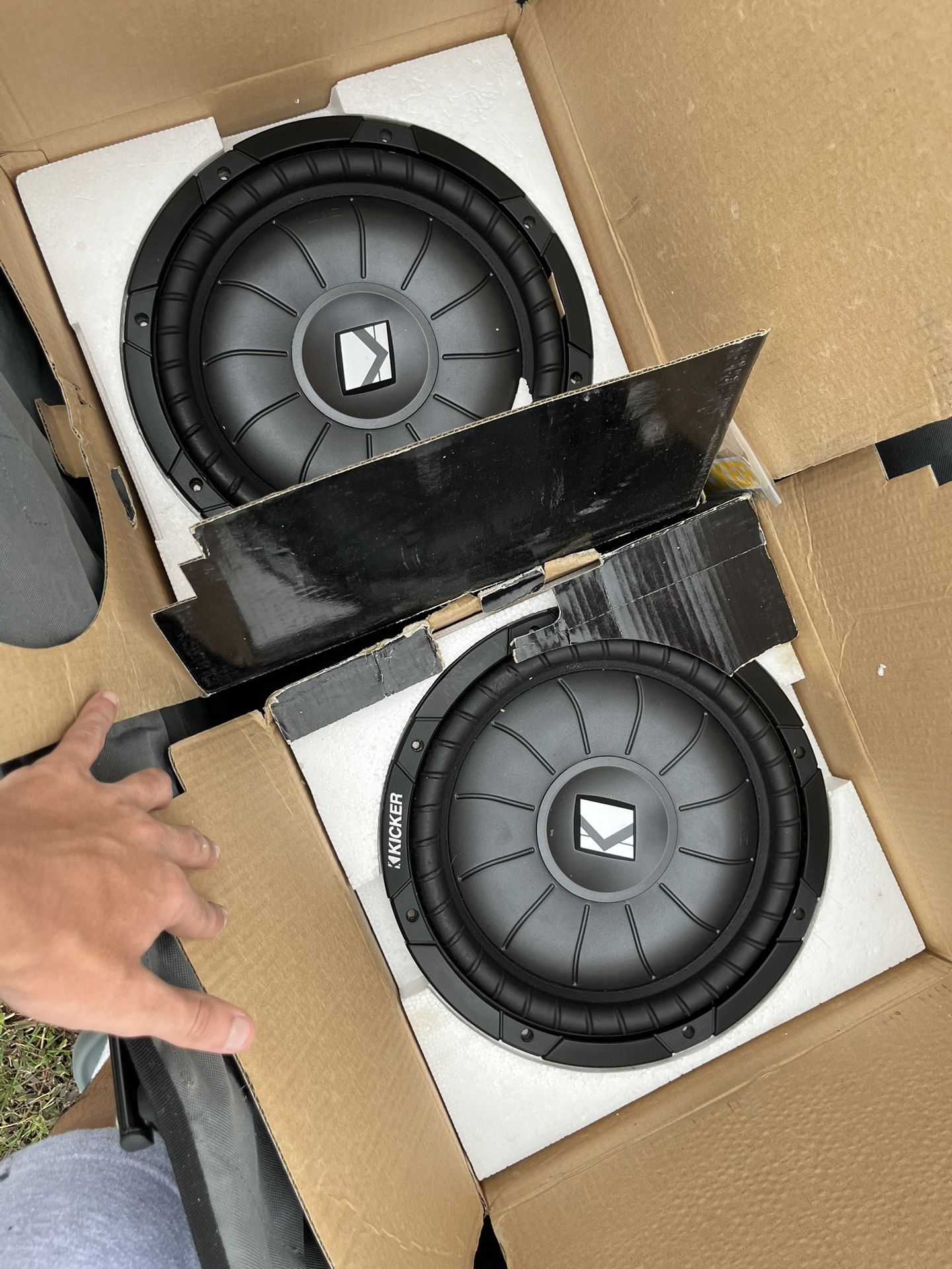 Subwoofers Kickers