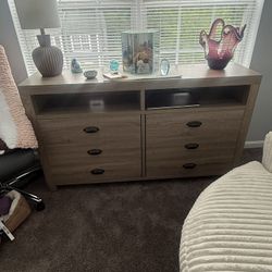 Entertainment Center/dresser 