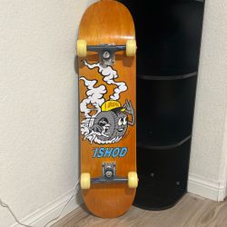 fully set up lightweight skateboard 