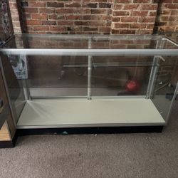 5 Foot Display Case With 2 Shelves