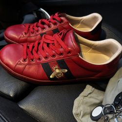 Mens Gucci Ace Bee Stripe Logo Embellished Sneakers