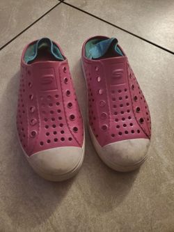 Skechers size 3