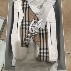 Burberry Shoes Size 42