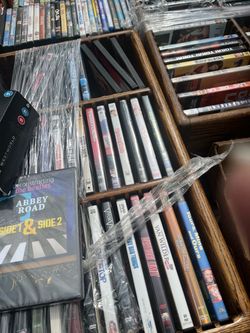 300 cds and cases and 2 wood stands