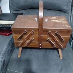                 (Vintage Sewing Box)