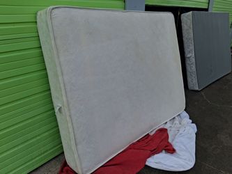 Nice Comfortable Queen-size Manb ttress (no box spring)