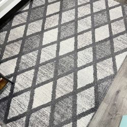 5*7 Rug, Good Condition