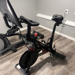 Peloton And Accessories 