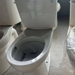  TOTO Drake two-piece Round toilet. 