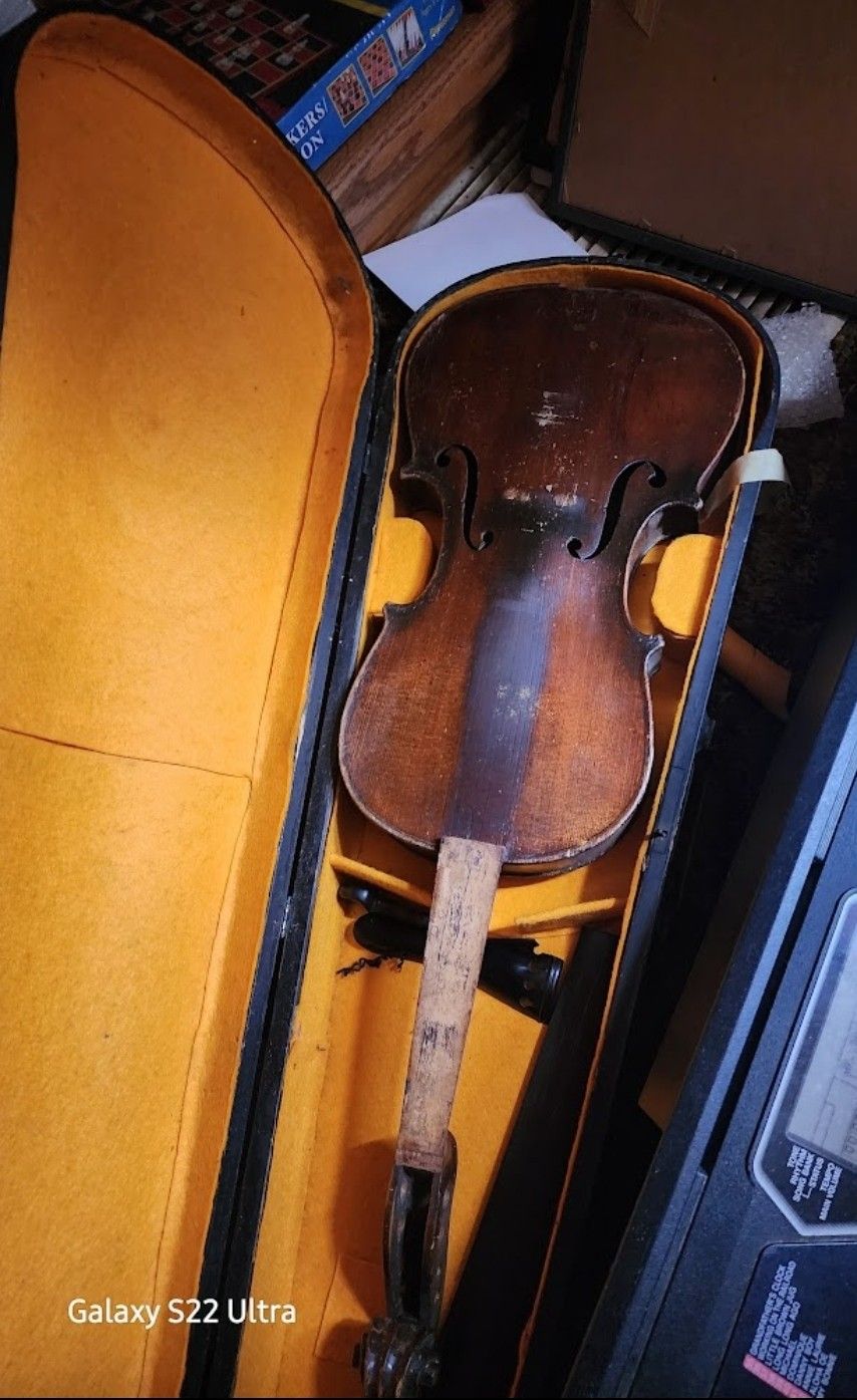 Vintage Violin @ Case