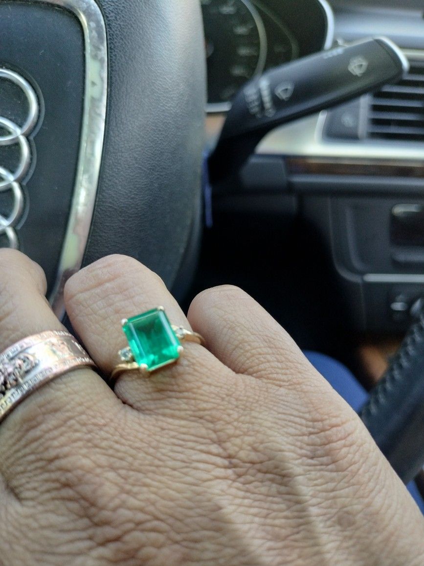 emerald Ring gold  10 k