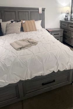 Ashley furniture gray four piece bedroom set mattress included