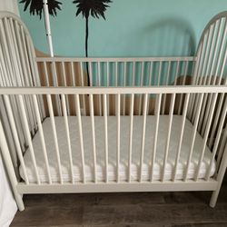 Crate And barrel Convertible crib 