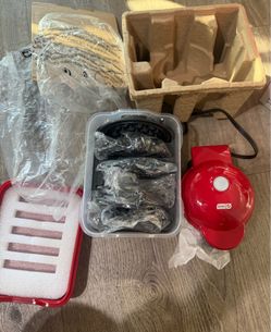 Dash Multimaker Mini Maker System New in Box Holiday Plates