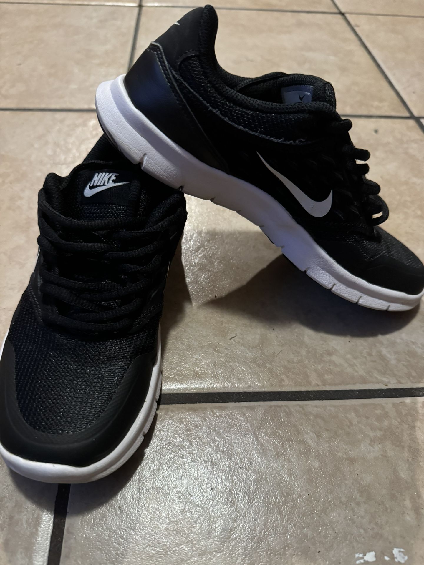 Nike Shoes Size 5