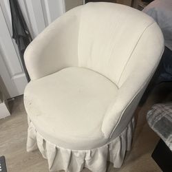 Great Moving Deal Good Condition White Swivel Chair Comfy 