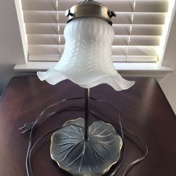 Tulip brass lamp
