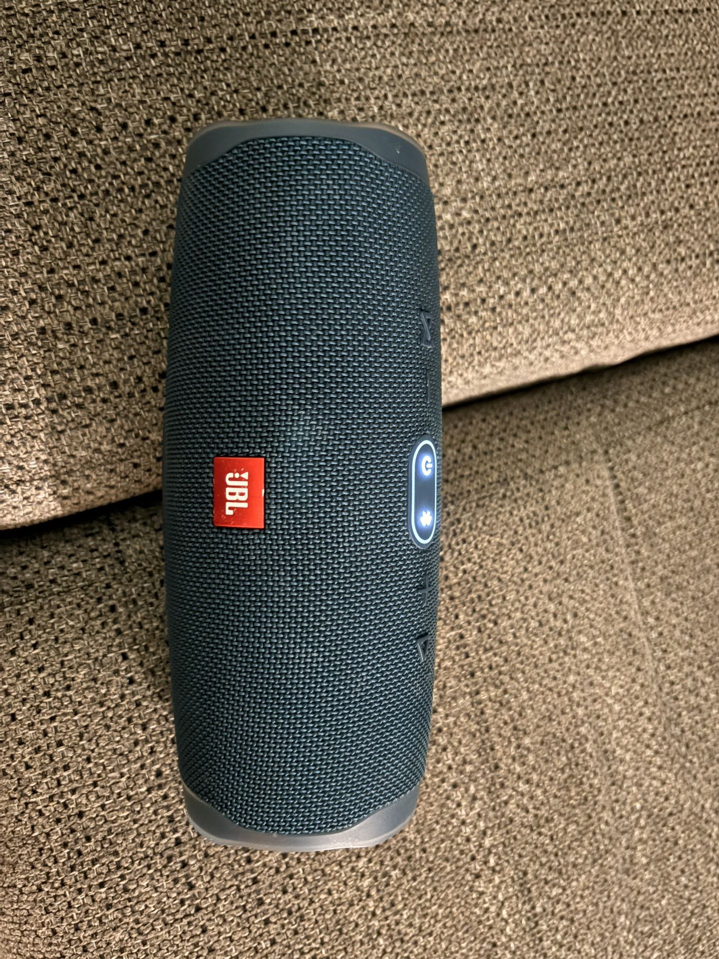 JBL charge 4